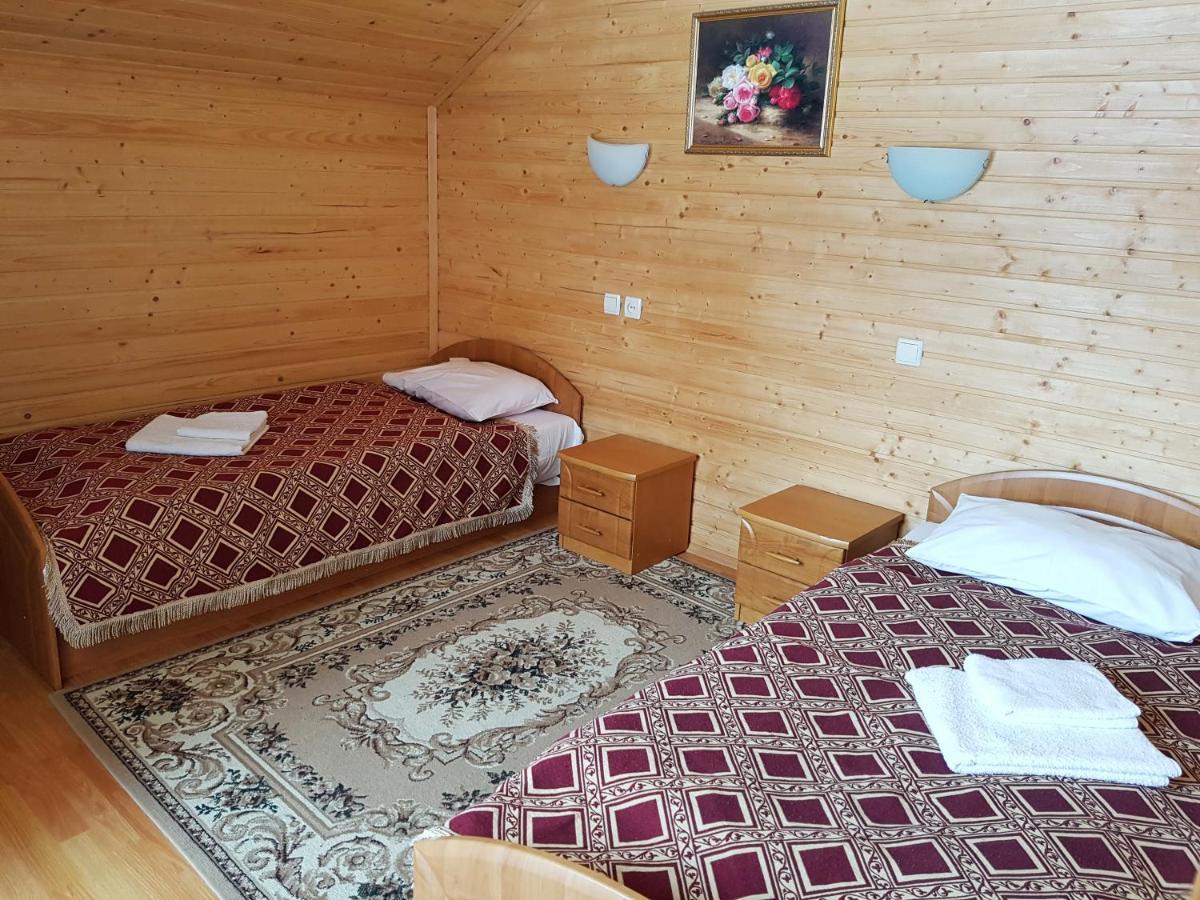 Karpatski Zori Hotel Bukovel Rom bilde