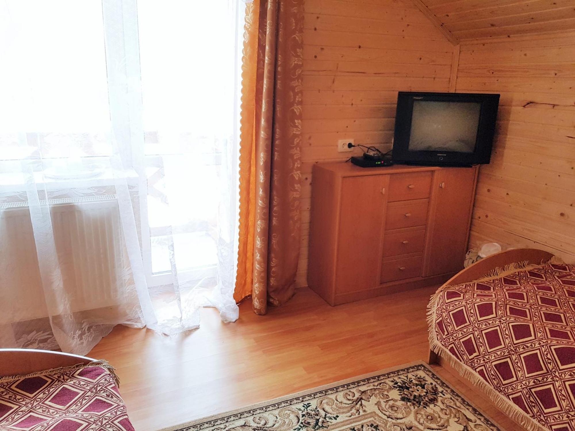 Karpatski Zori Hotel Bukovel Rom bilde