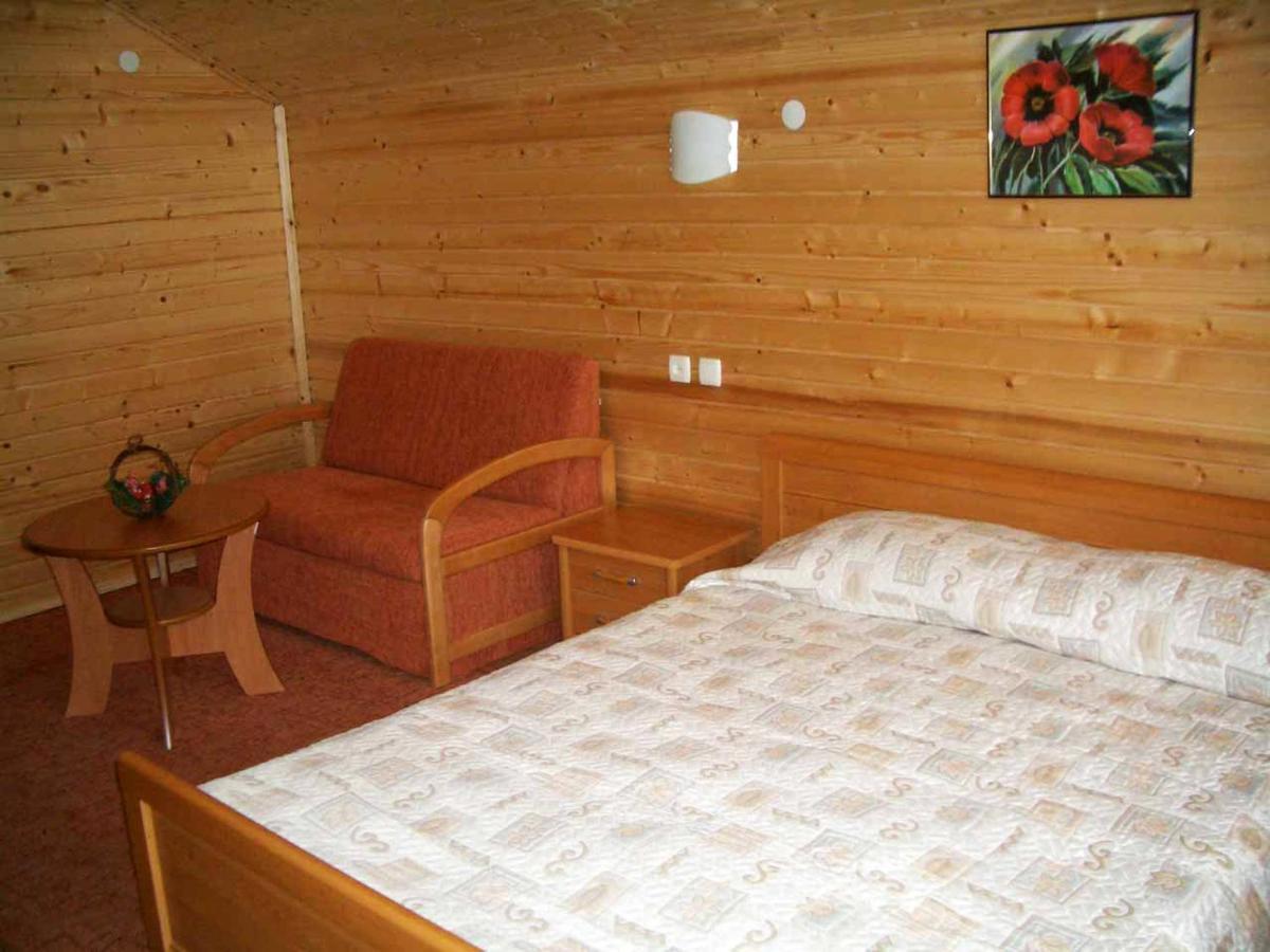 Karpatski Zori Hotel Bukovel Rom bilde
